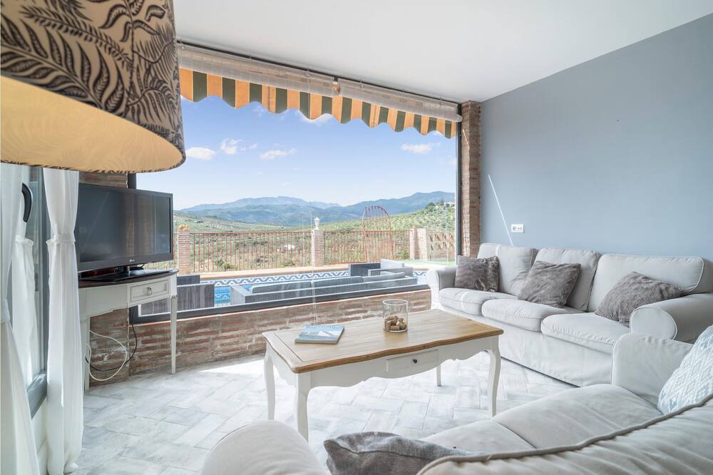 Photo of Bedroom in Alozaina
