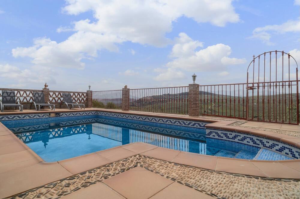 Photo of Outdoor in Alozaina