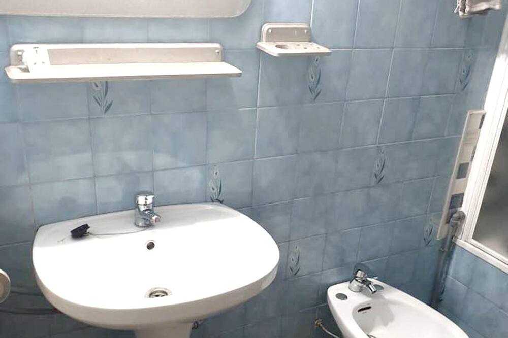 Photo of Bathroom in La Linea de la Concepcion