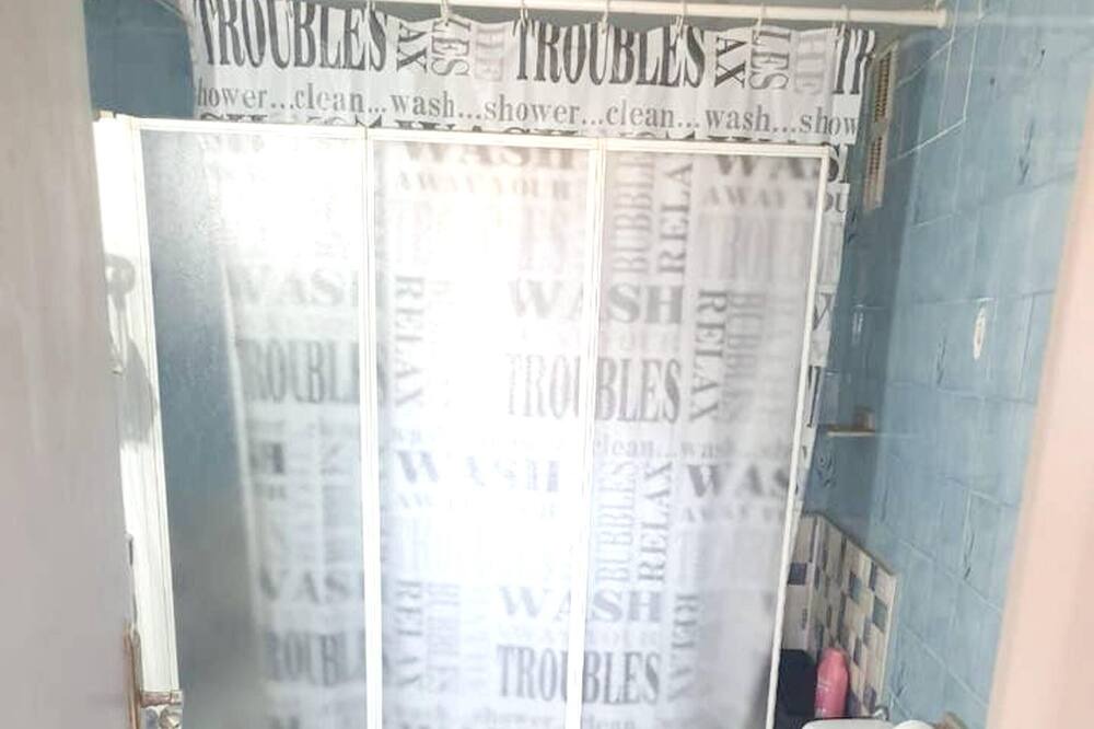 Photo of Bathroom in La Linea de la Concepcion