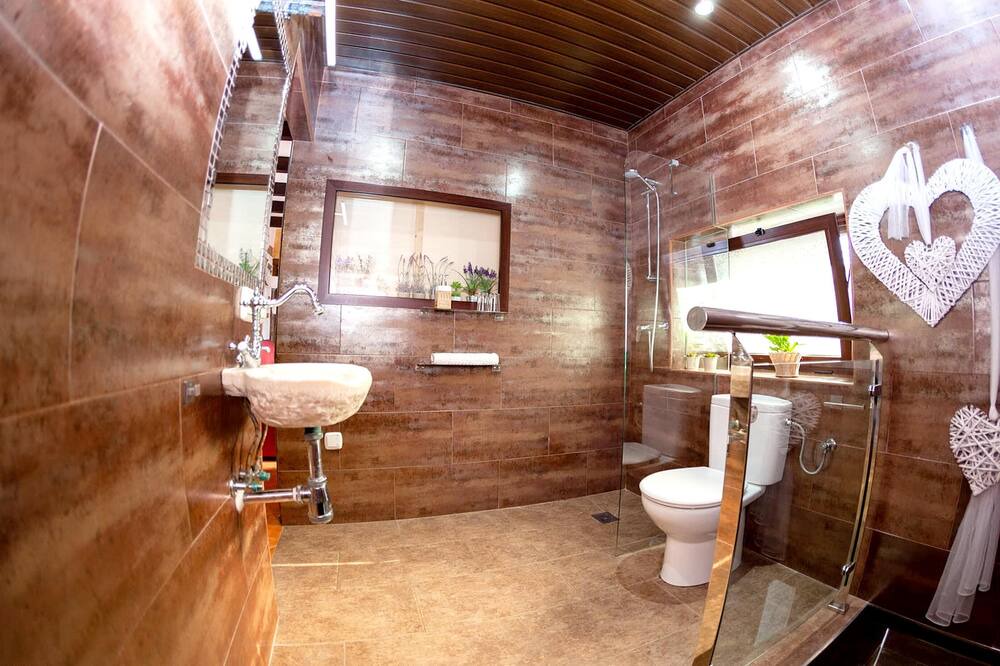 Photo of Bathroom in Laroya
