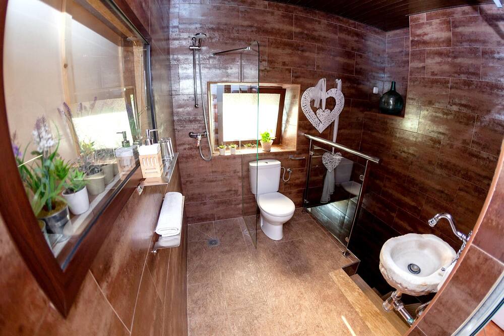 Photo of Bathroom in Laroya