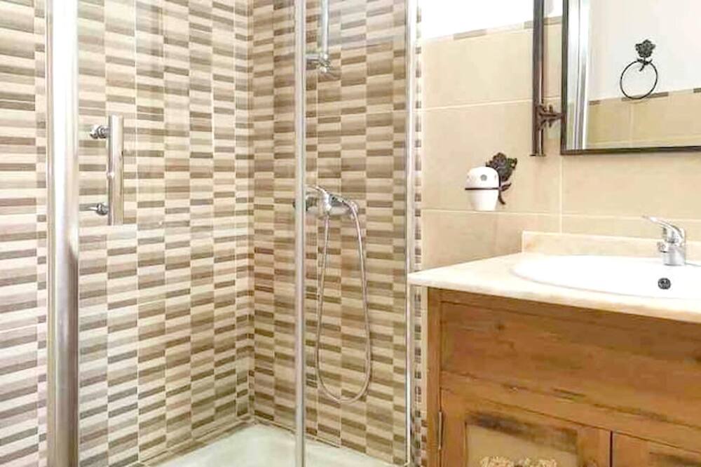 Photo of Bathroom in Benamahoma