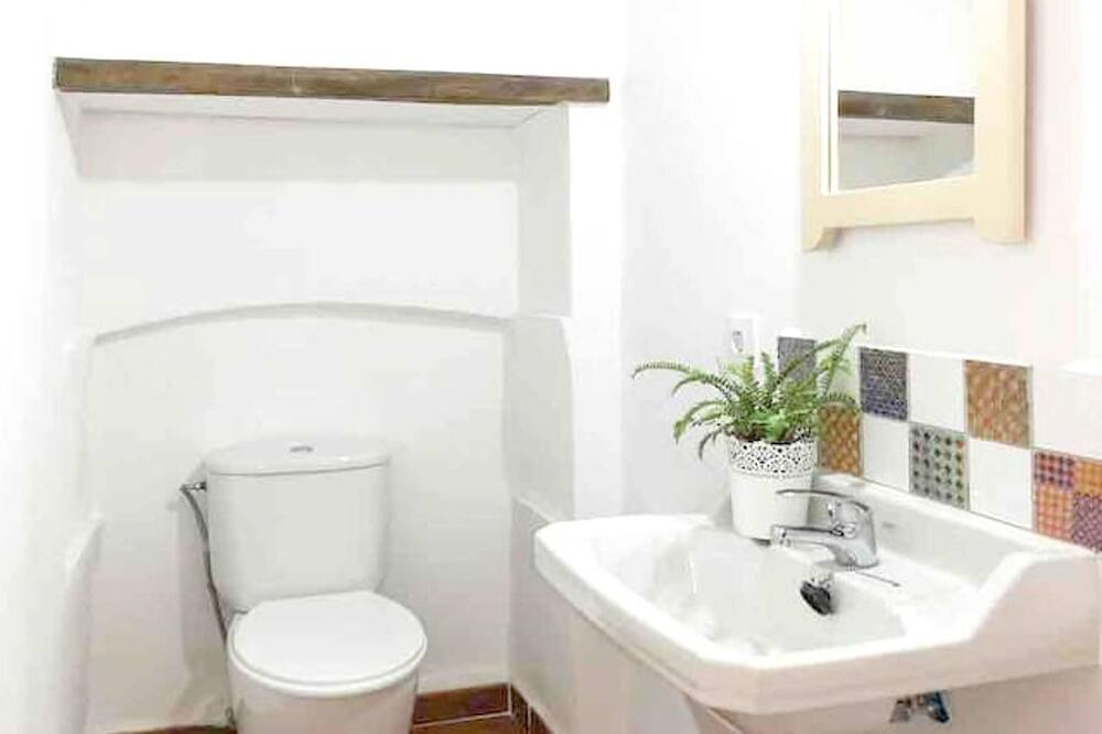 Photo of Bathroom in Benamahoma