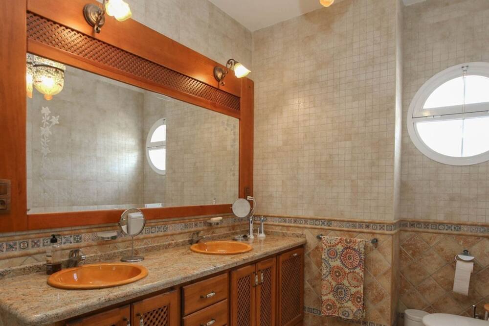 Photo of Bathroom in Casarabonela
