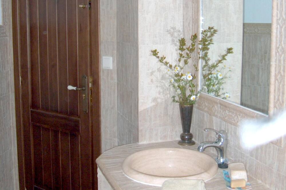 Photo of Bathroom in Rute
