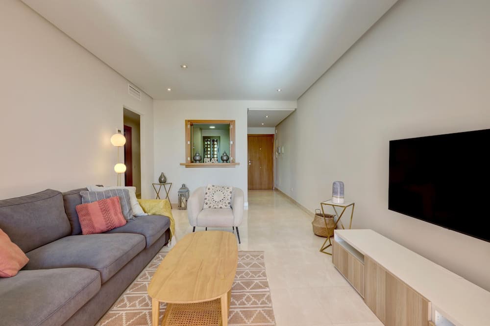Photo of Livingroom in New Golden Mile