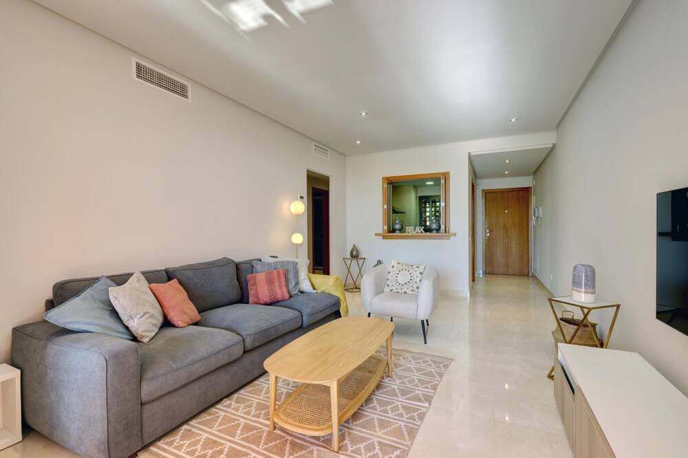 Photo of Livingroom in New Golden Mile