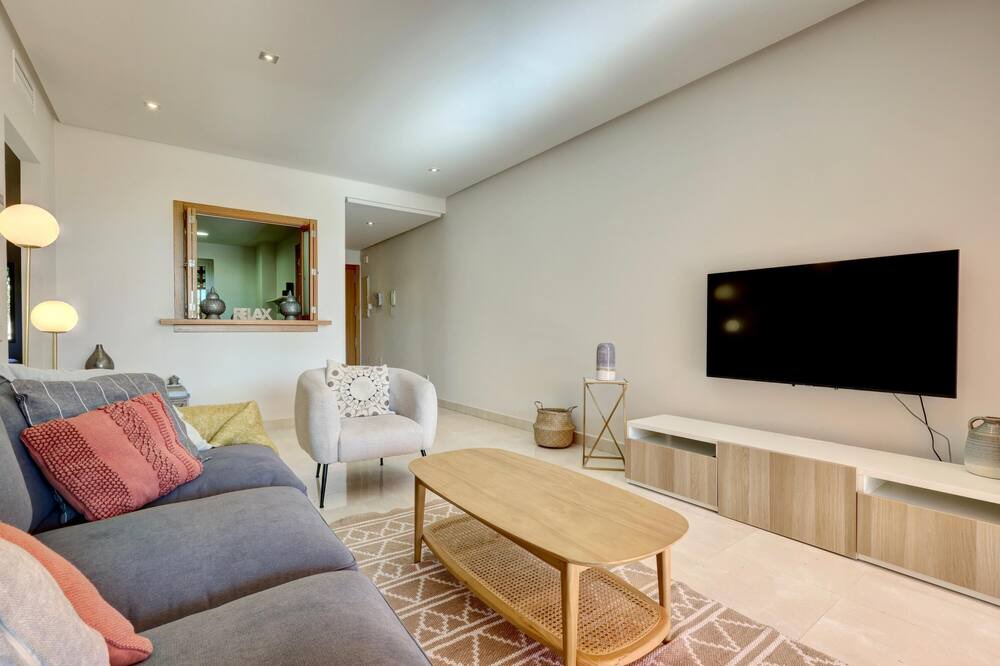 Photo of Livingroom in New Golden Mile