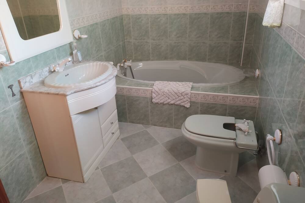 Photo of Bathroom in Alcaucin