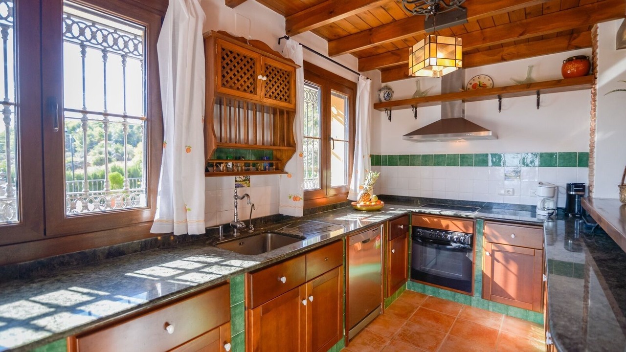 Photo of Kitchen in Alozaina