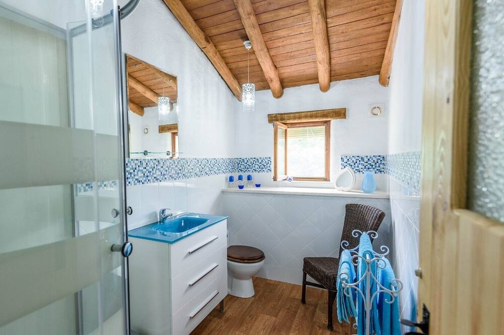 Photo of Bathroom in Genalguacil