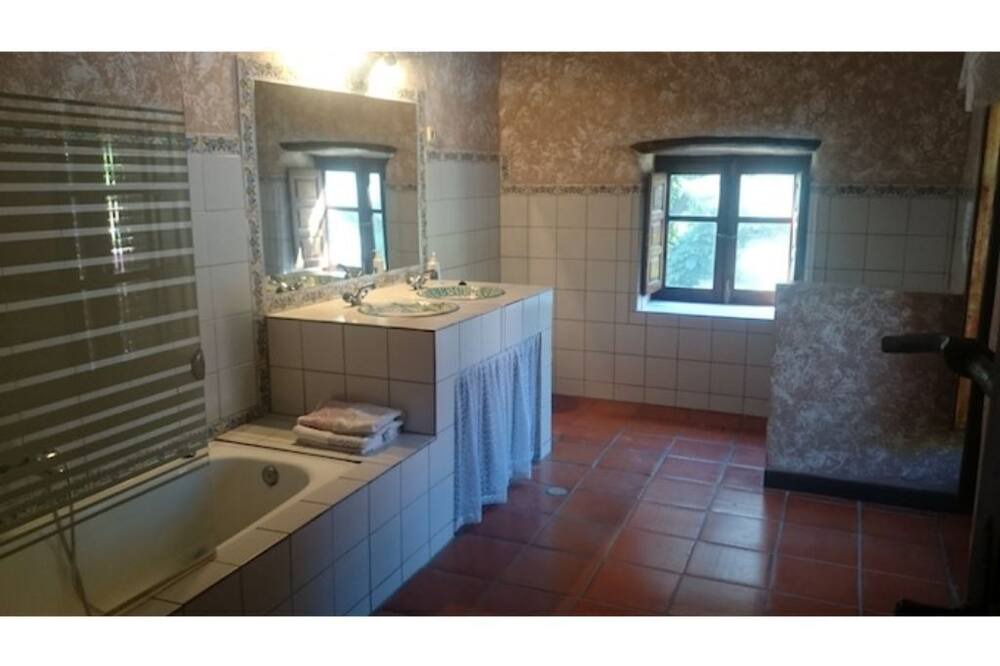 Photo of Bathroom in Pampaneira