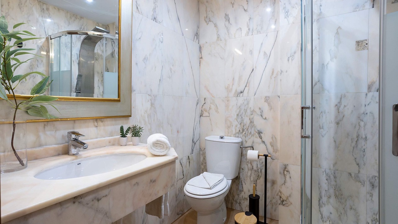 Photo of Bathroom in Central District