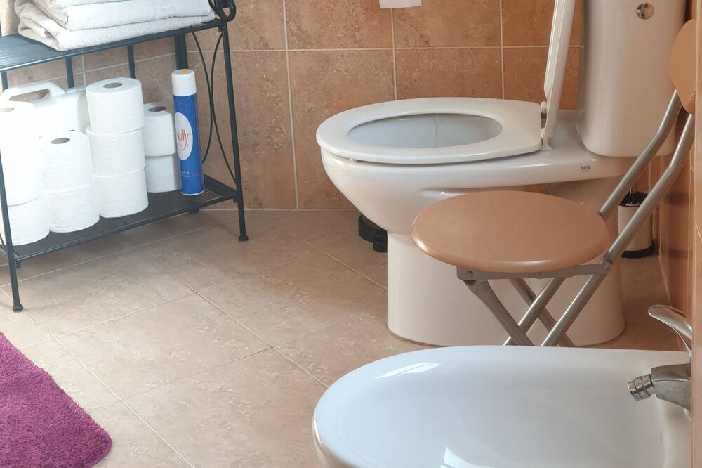 Photo of Bathroom in Cuevas del Becerro