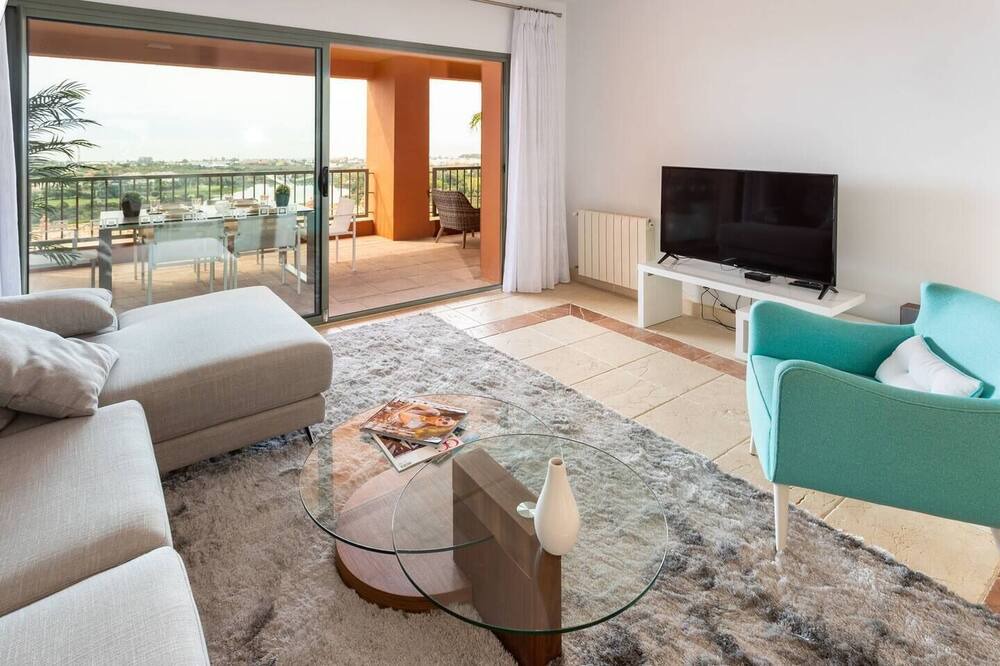 Photo of Livingroom in New Golden Mile