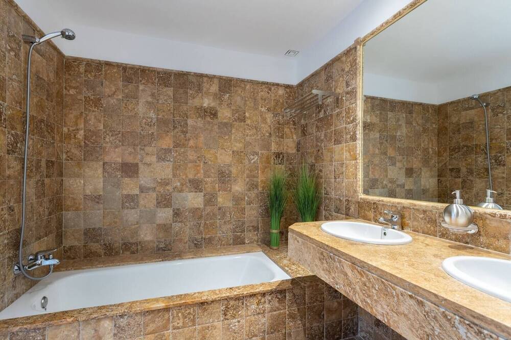 Photo of Bathroom in New Golden Mile