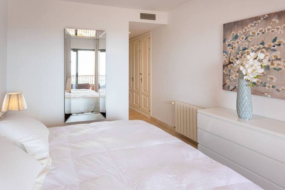 Photo of Bedroom in New Golden Mile