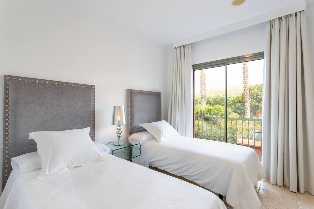 Photo of Bedroom in New Golden Mile