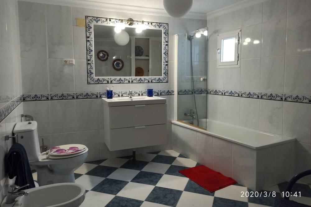 Photo of Bathroom in Alcala de los Gazules