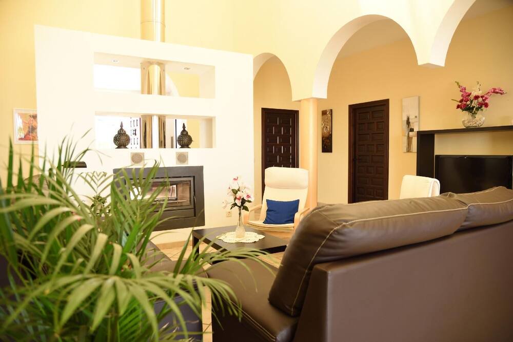 Photo of Outdoor in Lora Del Rio