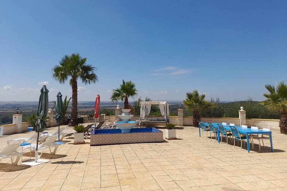Photo of Outdoor in Lora Del Rio