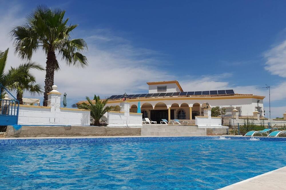Photo of Outdoor in Lora Del Rio