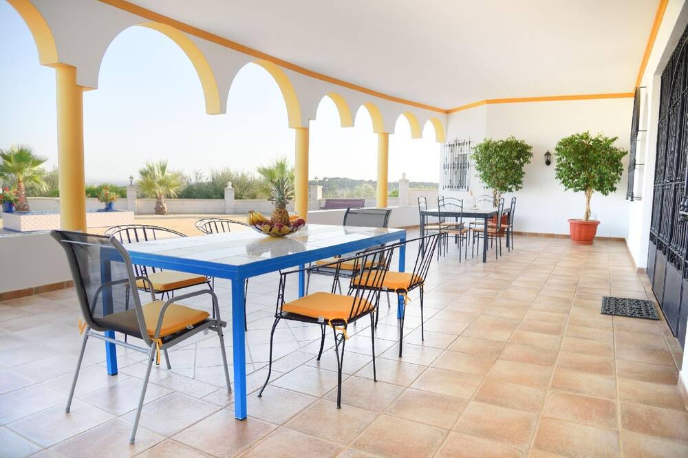 Photo of Outdoor in Lora Del Rio