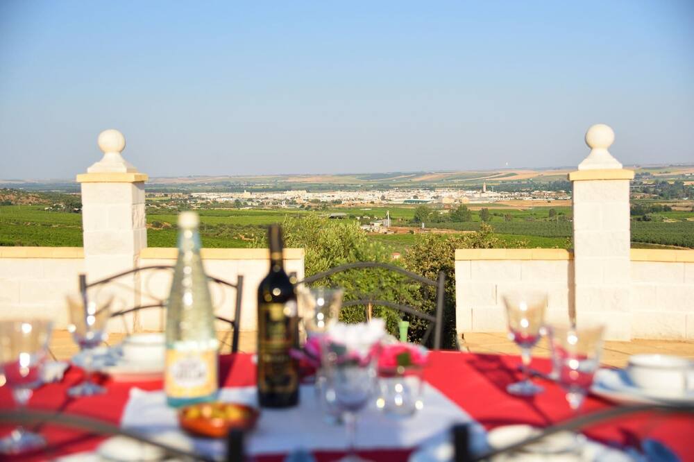 Photo of Outdoor in Lora Del Rio