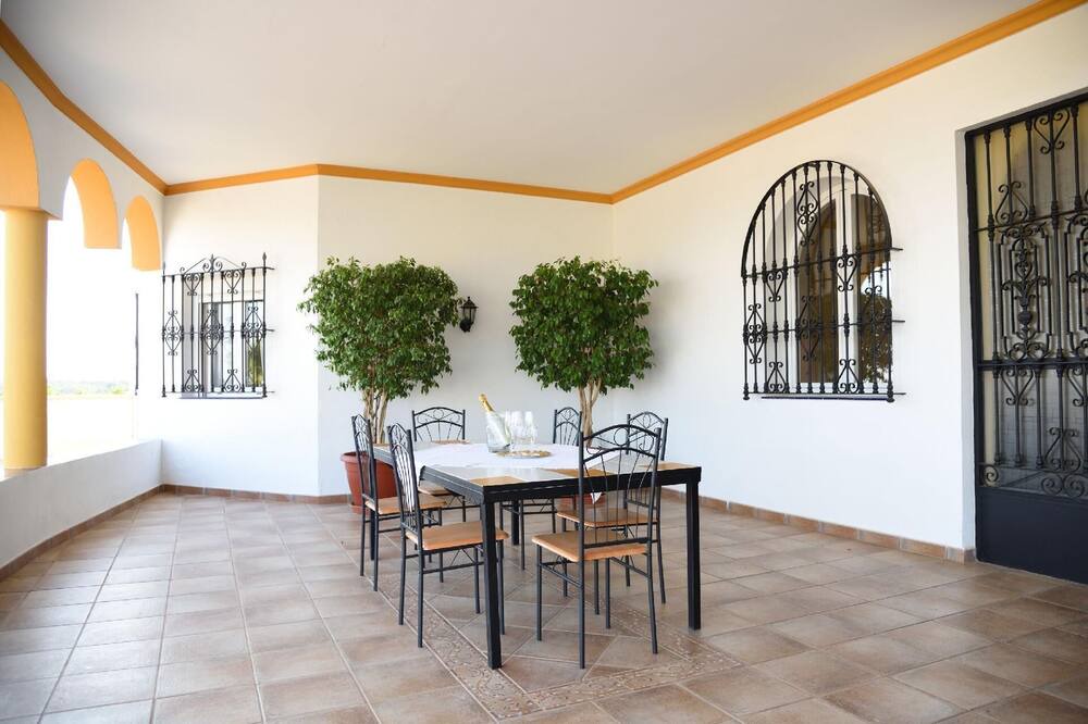 Photo of Outdoor in Lora Del Rio