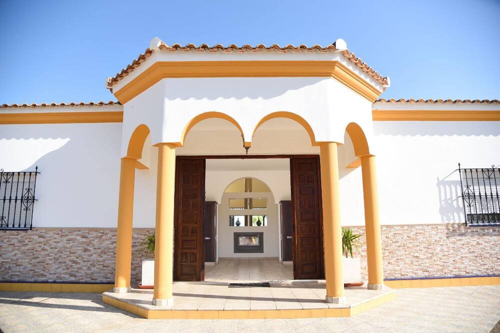 Photo of Outdoor in Lora Del Rio