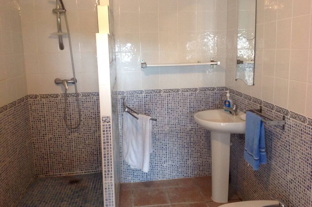 Photo of Bathroom in Algarinejo