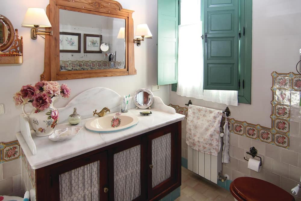 Photo of Bathroom in Alanis