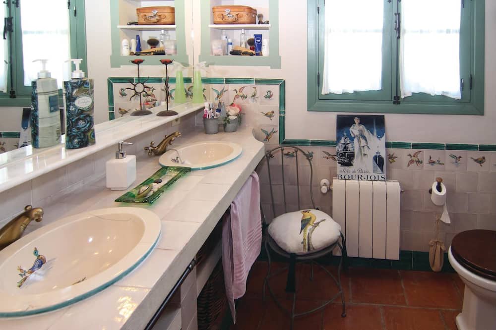 Photo of Bathroom in Alanis