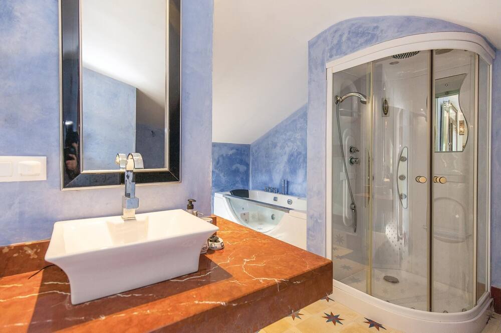 Photo of Bathroom in Constantina