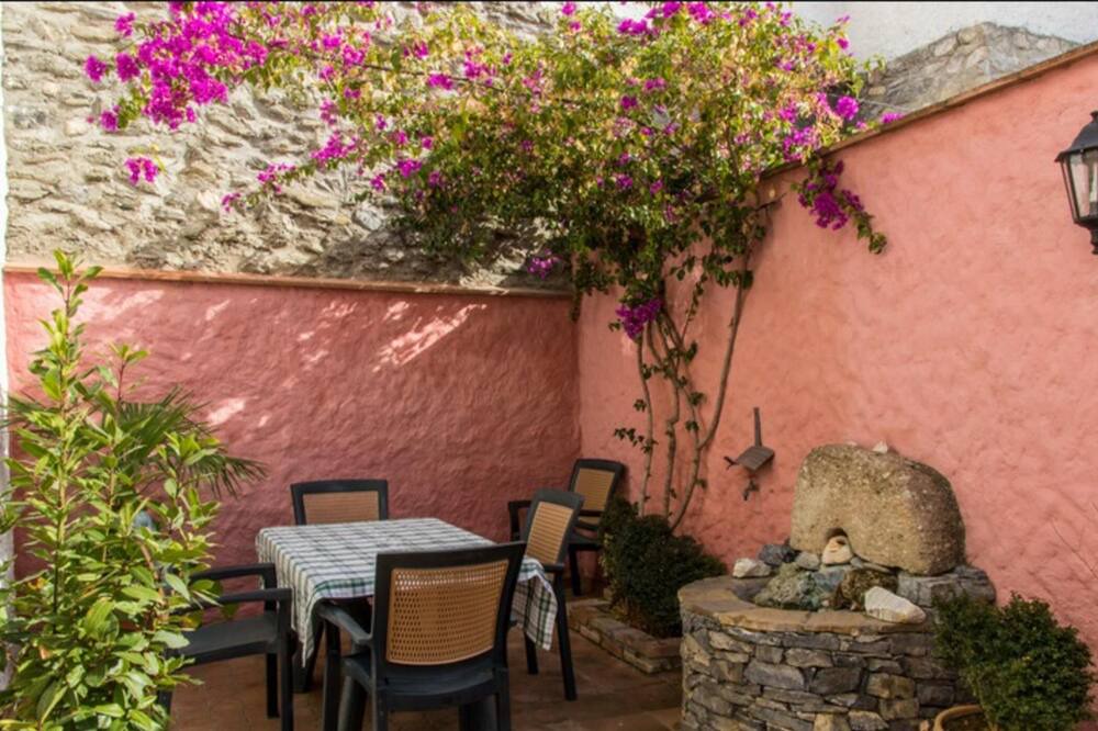 Photo of Patio Balcony in Niguelas