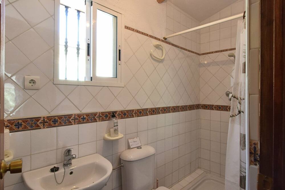 Photo of Bathroom in Canillas de Aceituno