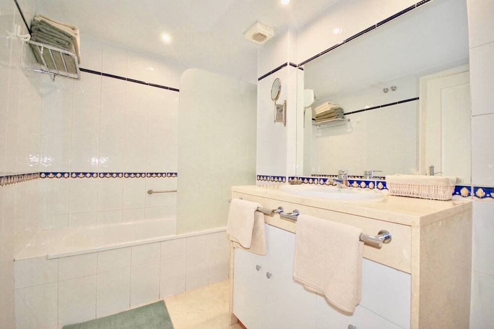 Photo of Bathroom in Torrequebrada