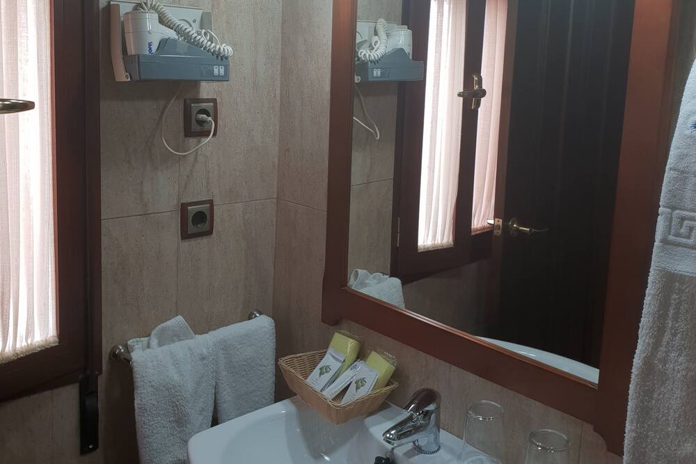 Photo of Bathroom in Porcuna