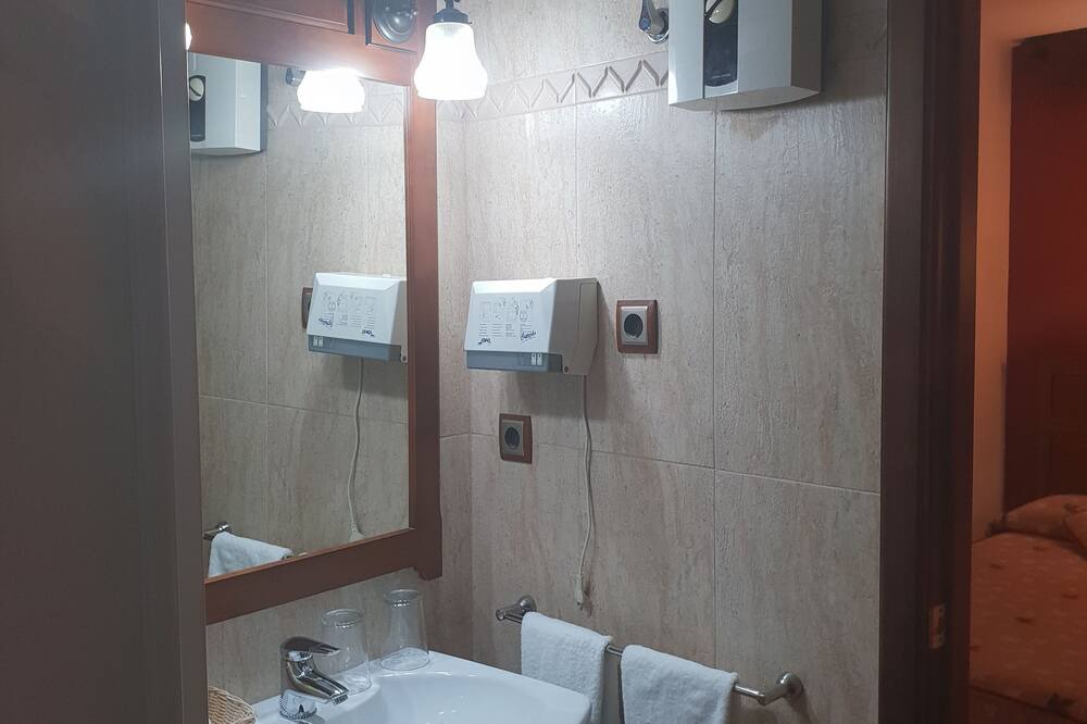 Photo of Bathroom in Porcuna