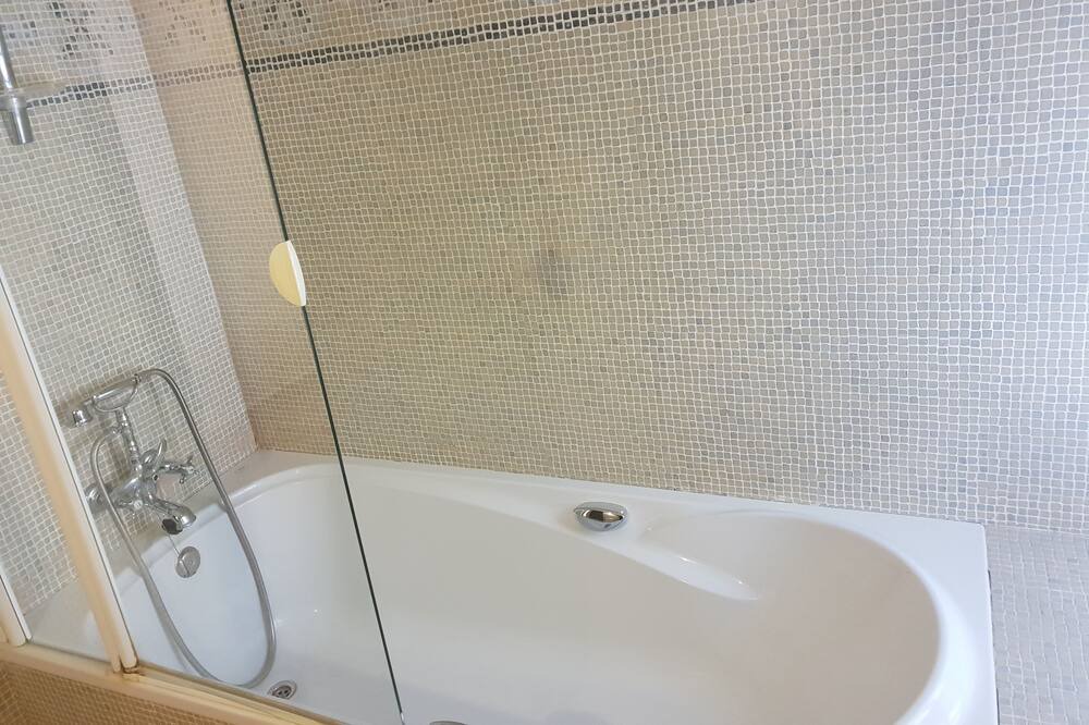Photo of Bathroom in Porcuna