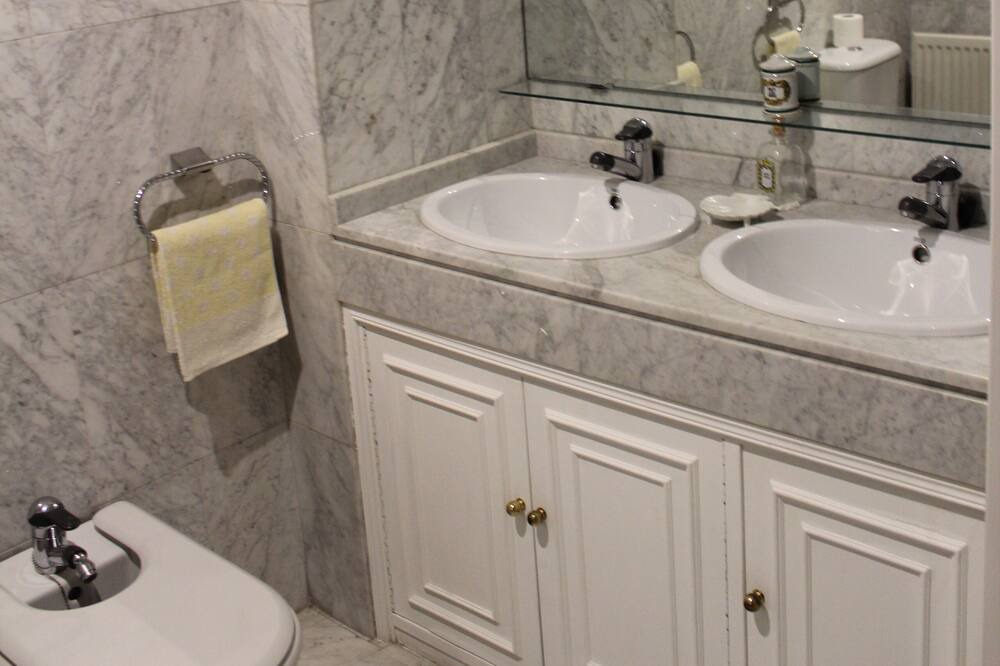 Photo of Bathroom in Figares