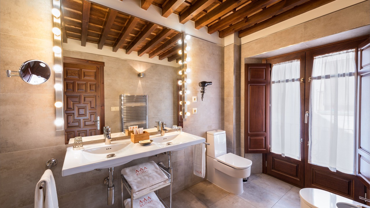 Photo of Bathroom in Central District