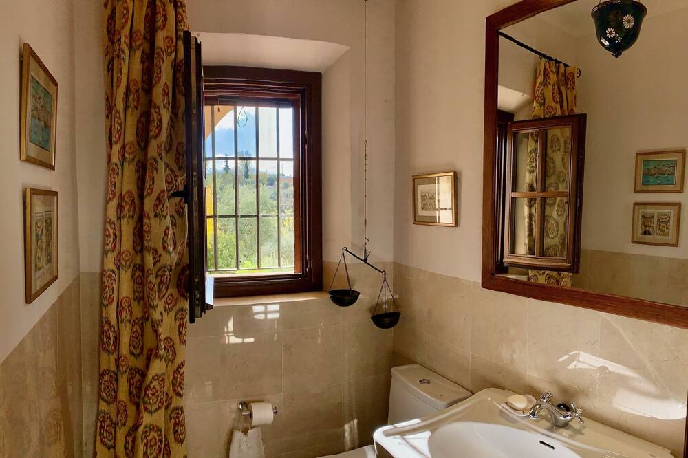 Photo of Bathroom in Arriate