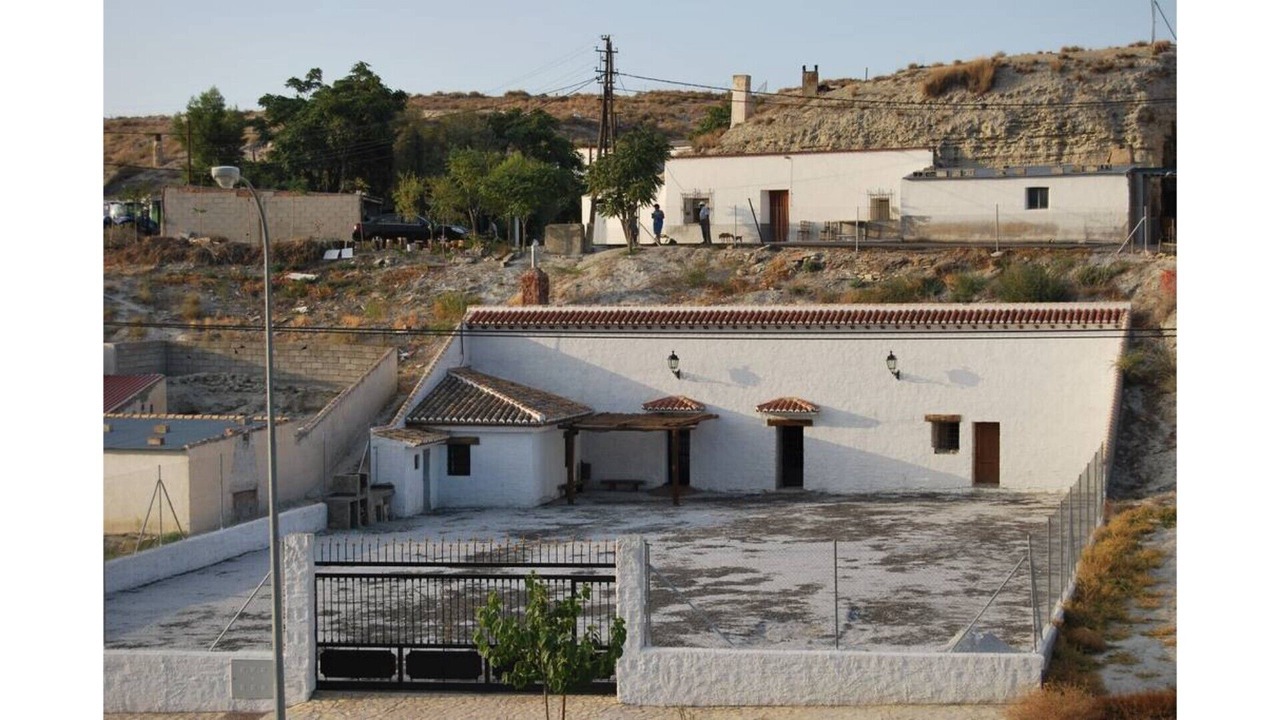 Photo of Others in Baza