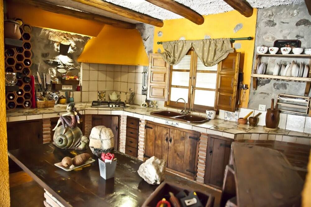 Photo of Kitchen in Torviscon