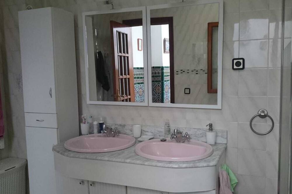 Photo of Bathroom in Coria del Rio