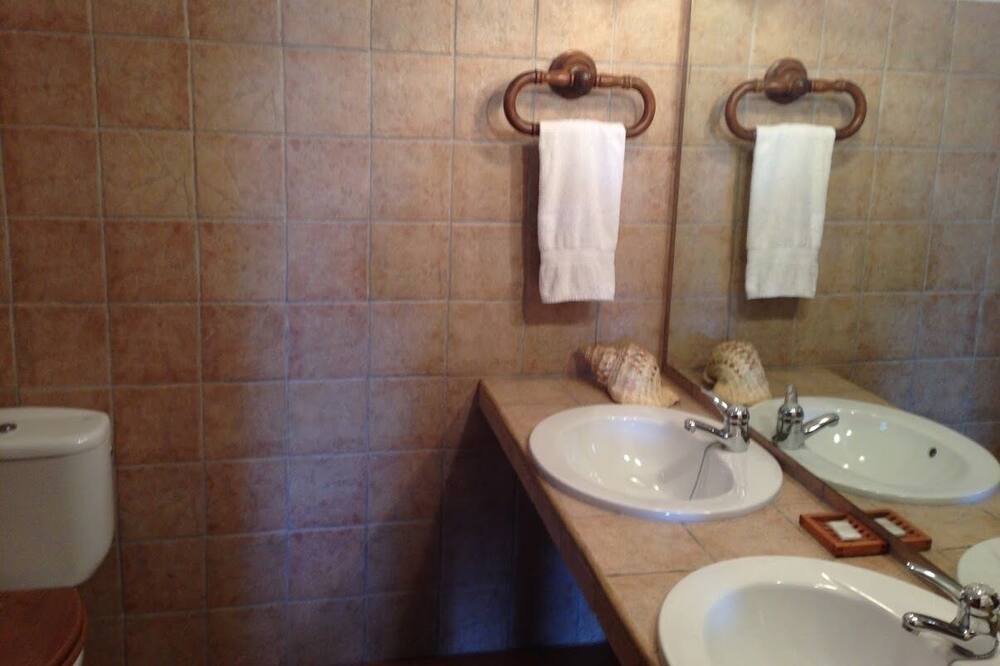 Photo of Bathroom in Andujar