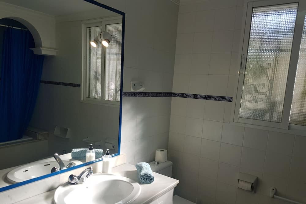 Photo of Bathroom in Baena