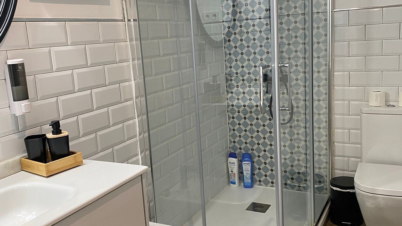 Photo of Bathroom in Central District
